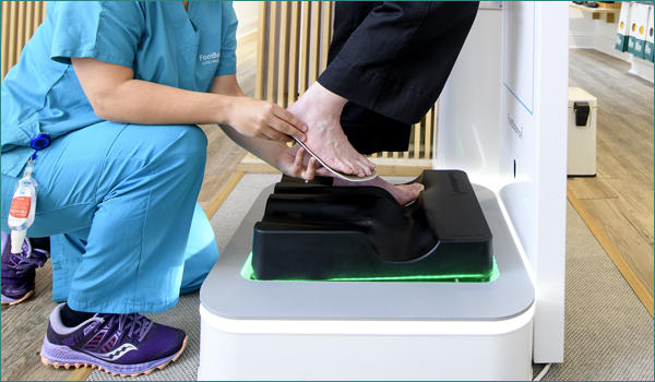 最短10分で完成。インソール販売によって自費収益を安定化できる。